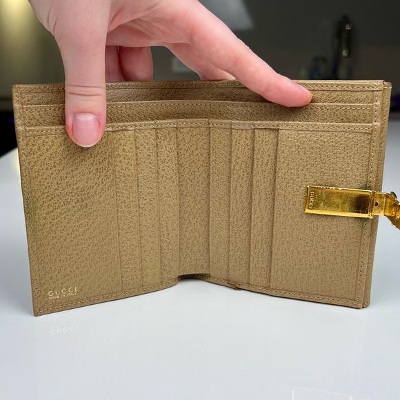 Gucci Tan Leather Wallet with Gold Clasp - Picture 6 of 9